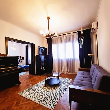 Old Town Exclusive - The Musician Bucureşti