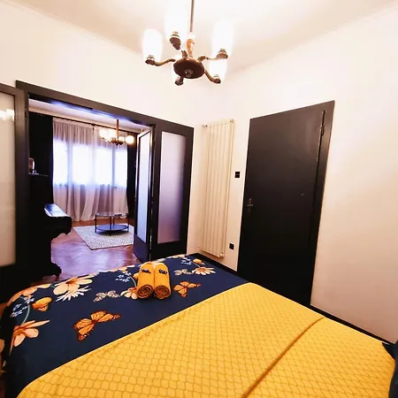 Old Town Exclusive - The Musician Bucureşti