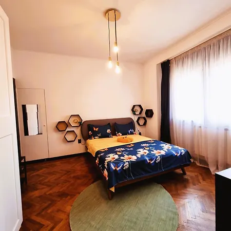 Old Town Exclusive - The Musician *