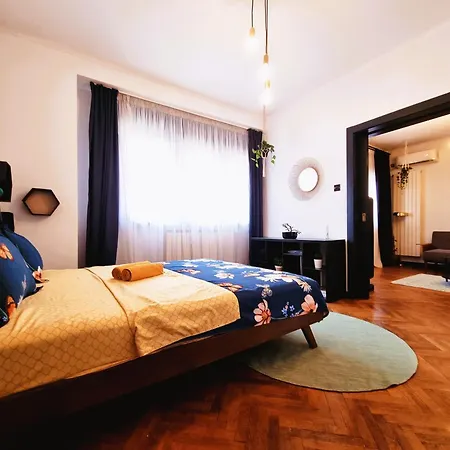 Old Town Exclusive - The Musician