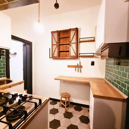 Old Town Exclusive - The Musician