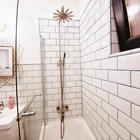 Daire Old Town Exclusive - The Musician