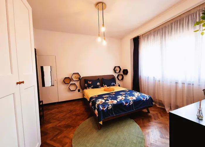 Old Town Exclusive - The Musician *