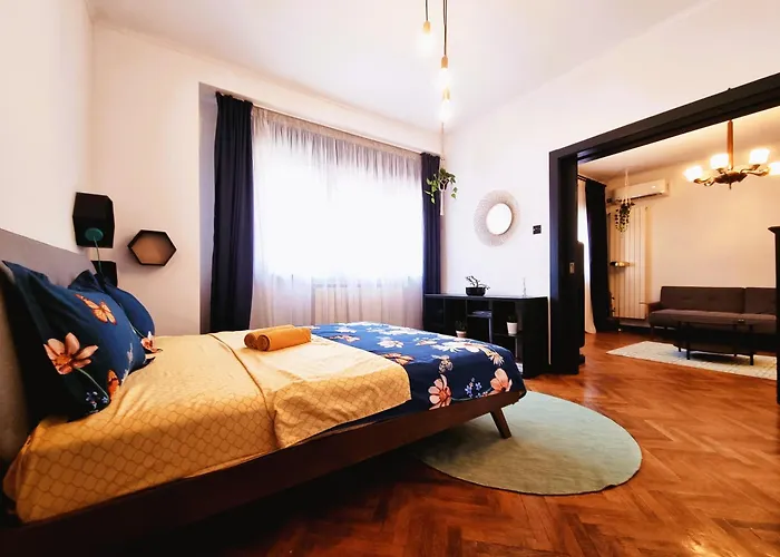 Old Town Exclusive - The Musician