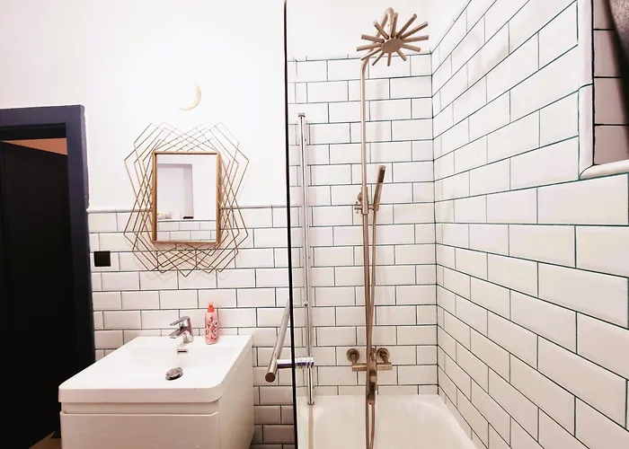 Old Town Exclusive - The Musician *