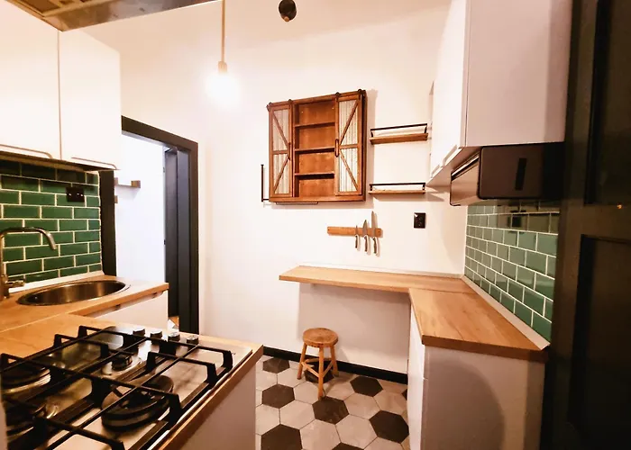 Old Town Exclusive - The Musician