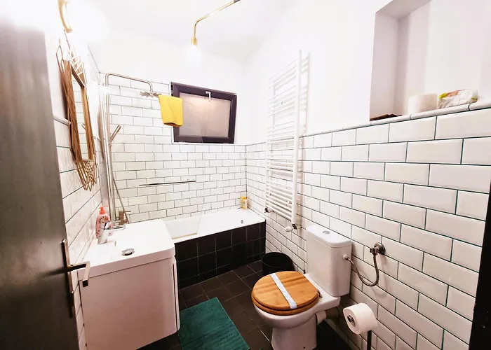 Old Town Exclusive - The Musician